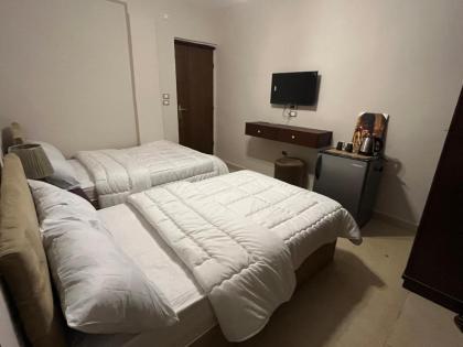 Hur Pyramids Inn - image 2