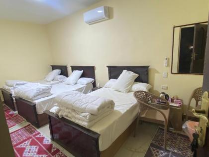 Pyramids Lounge Guest House - image 22