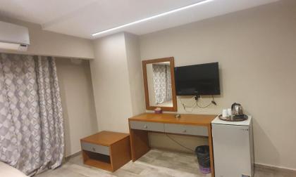 Garden City Plaza Hotel - image 2
