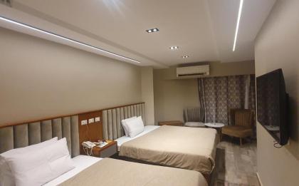 Garden City Plaza Hotel - image 3
