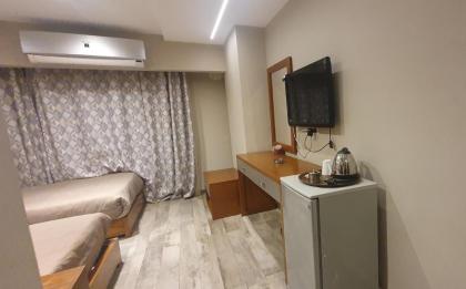 Garden City Plaza Hotel - image 4