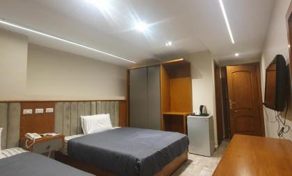 Garden City Plaza Hotel - image 5