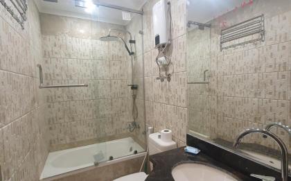 Garden City Plaza Hotel - image 7