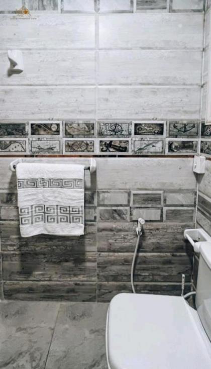 King Tut Pyramids View Apartment - image 2