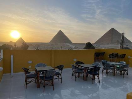 Pyramids Plateau View - image 7