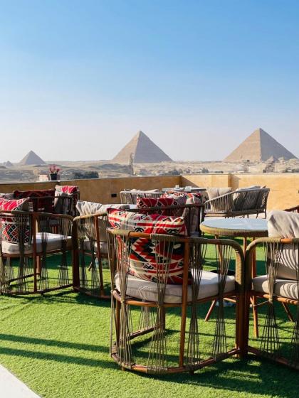 Golden mask pyramids inn