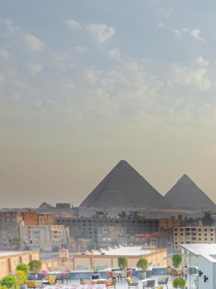 Pyramid Front Hotel - image 9