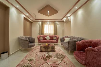 Gardenia Apartment Pyramids View - image 4