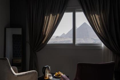 Gardenia Apartment Pyramids View - image 5