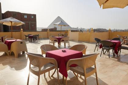 Kings pyramids view inn