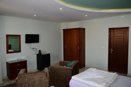Kings pyramids view inn - image 16