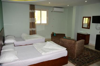 Kings pyramids view inn - image 18
