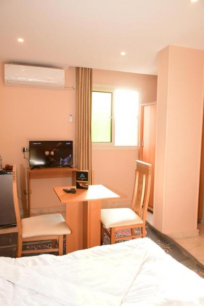 Kings pyramids view inn - image 29