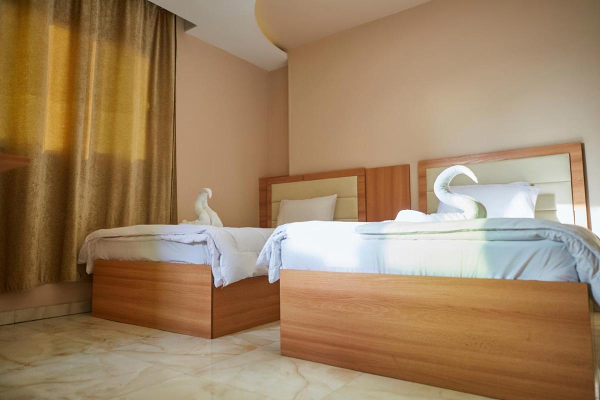 Kings pyramids view inn - image 3