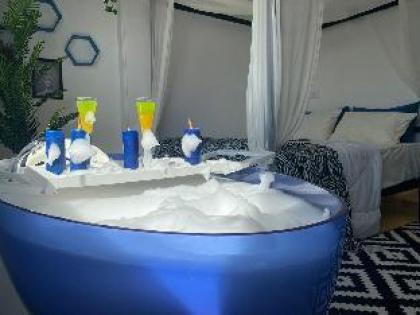 Jacuzzi pyramids view - image 6