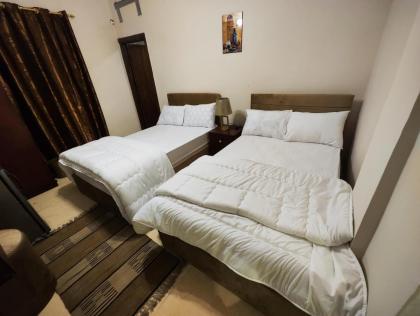 King hur pyramids inn - image 14