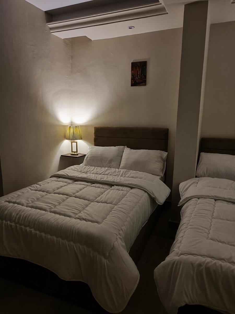 King hur pyramids inn - image 4