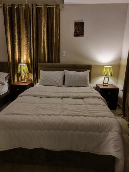 King hur pyramids inn - image 5