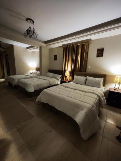 King hur pyramids inn - image 6