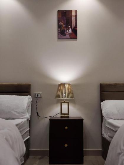 King hur pyramids inn - image 9