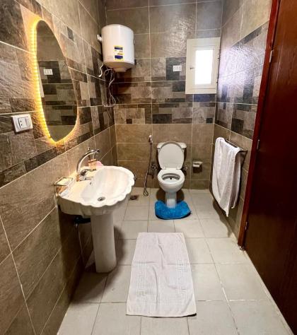 Moses Pyramids Inn - image 6