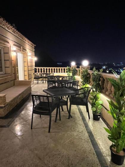 Crowne Pyramids view inn - image 18