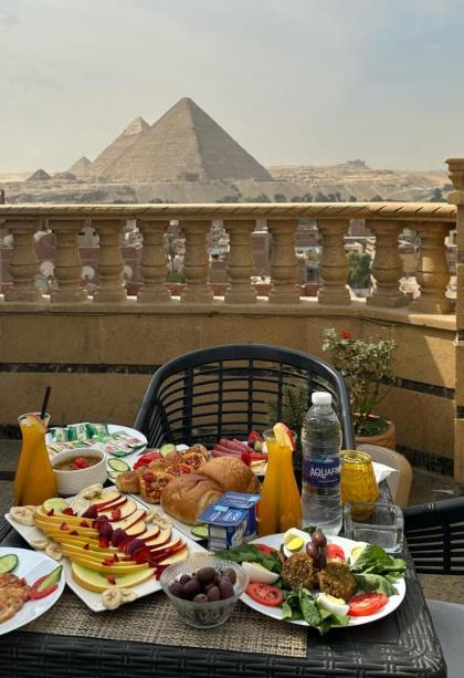Crowne Pyramids view inn - image 2