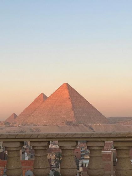 Crowne Pyramids view inn - image 20