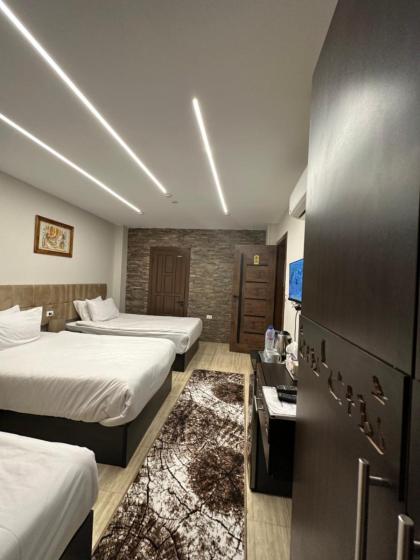 Crowne Pyramids view inn - image 27