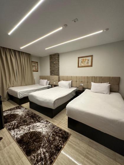 Crowne Pyramids view inn - image 29