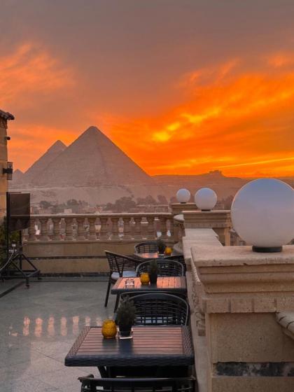 Crowne Pyramids view inn - image 4