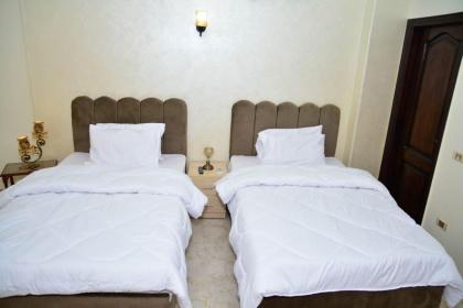 Crystal pyramid inn - image 13