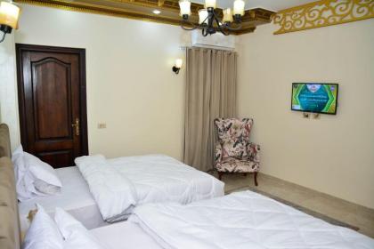 Crystal pyramid inn - image 16