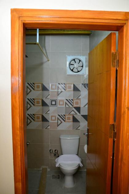 Crystal pyramid inn - image 19