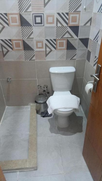 Crystal pyramid inn - image 27