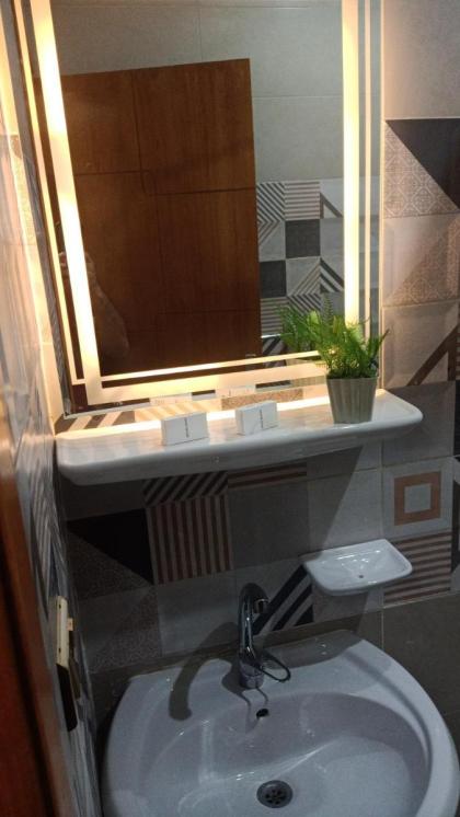 Crystal pyramid inn - image 28