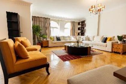 Oak Orchid Opulent 3BR Apartment - image 3
