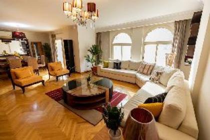Oak Orchid Opulent 3BR Apartment - image 4
