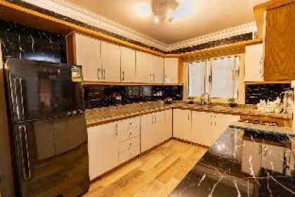 Oak Orchid Opulent 3BR Apartment - image 7