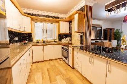 Oak Orchid Opulent 3BR Apartment - image 8