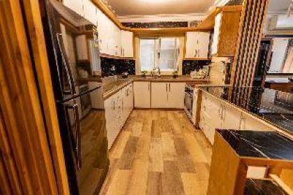 Oak Orchid Opulent 3BR Apartment - image 9
