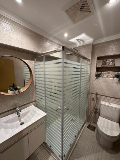 The Helio Suite Modern 1bdrm - image 10