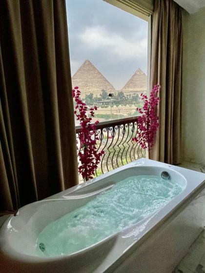 Unique Pyramids View INN Cairo 