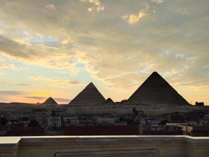 Yoya Hur Pyramids inn - image 26