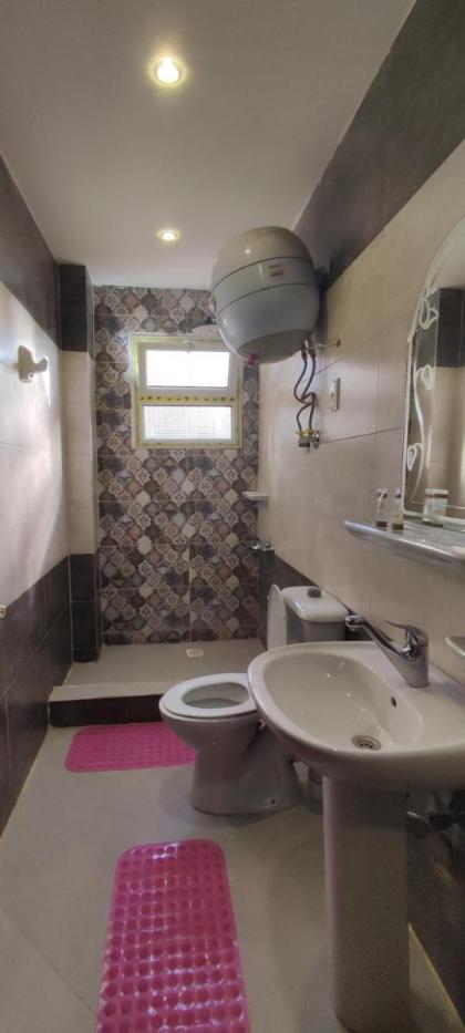 Yoya pyramids inn - image 11