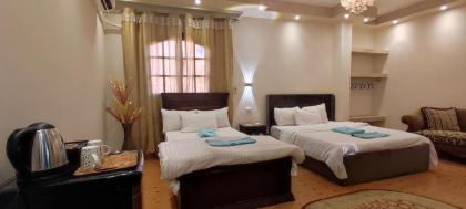 Yoya pyramids inn - image 13