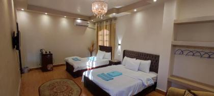 Yoya pyramids inn - image 15