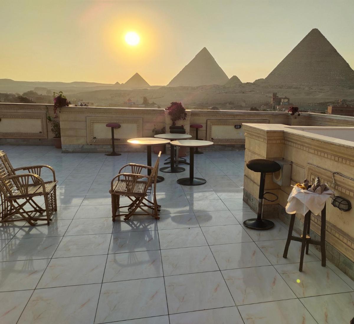 Yoya pyramids inn - image 7