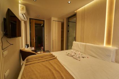 Gold's Pyramids Hotel - image 12