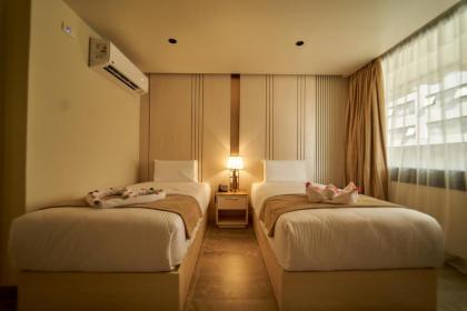 Gold's Pyramids Hotel - image 17
